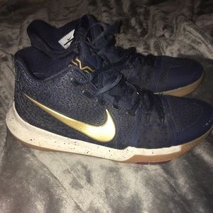 Kyrie 3 Nike basketball shoes